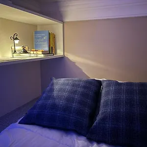 بيت شباب Creek