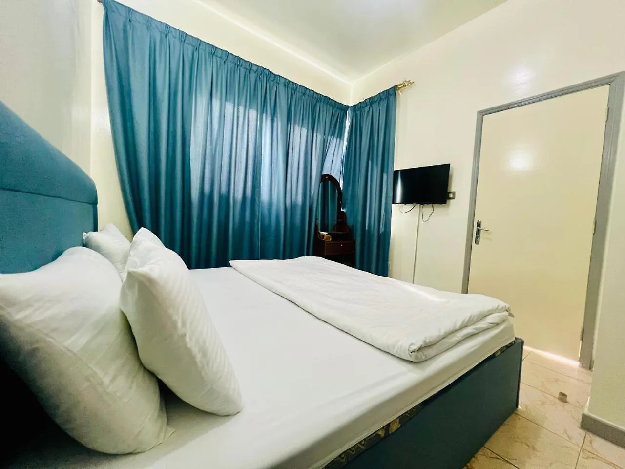 Sky Hotel Apartments Dubai 2*,